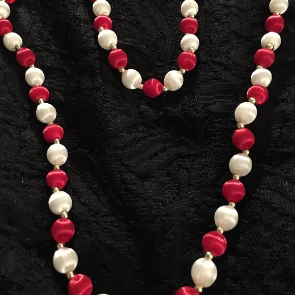 Pre-loved Vintage Satin bead necklace. In good vintage condition, very pretty! - Picture 6 of 8
